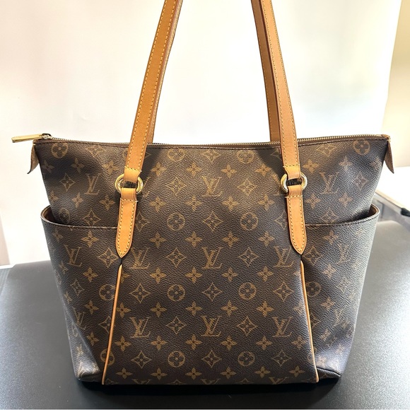 Louis Vuitton Monogram Totally MM - Picture 2 of 16